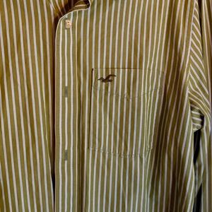 HOLLISTER  Button Down like new!